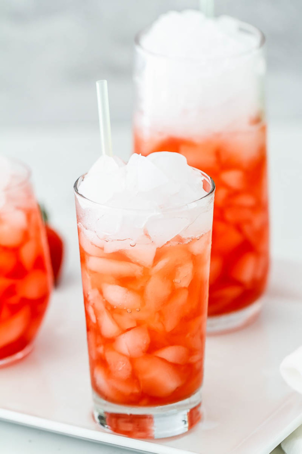 Strawberry-Lime Tom Collins - #recipe by #eatwell101 - https://003.wrwe1r1zs3czx3c.workers.dev/strawberry-lime-tom-collins-cocktail