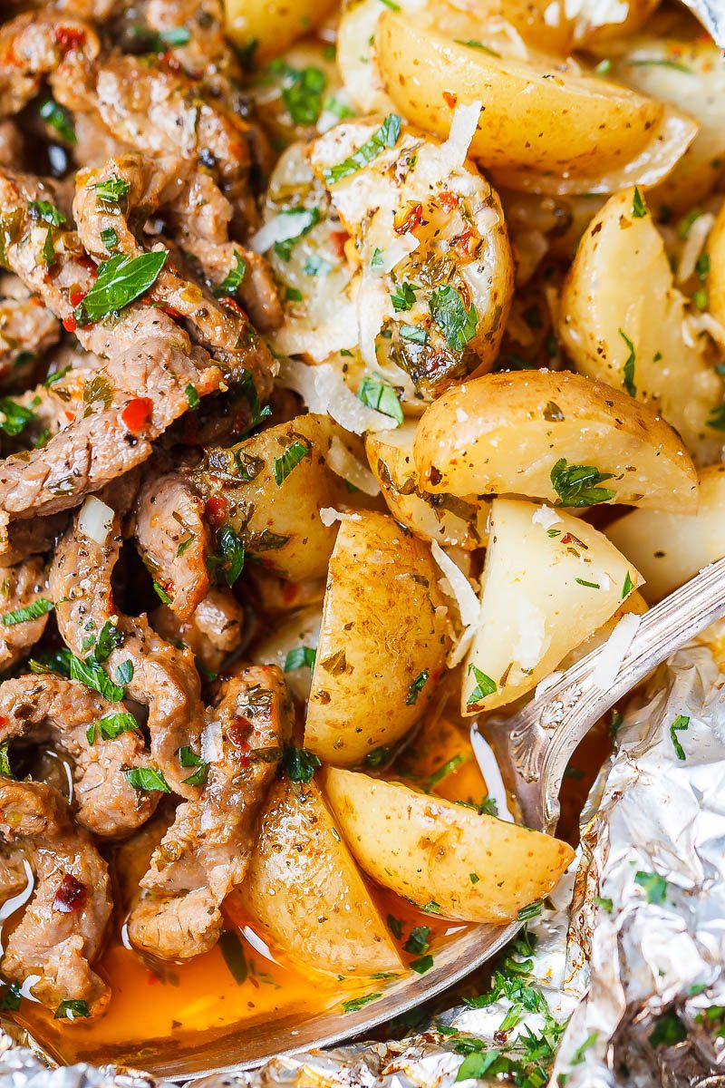 Garlic Steak & Potato Foil Packs - A quick, delicious and nourishing meal perfect for any occasion!