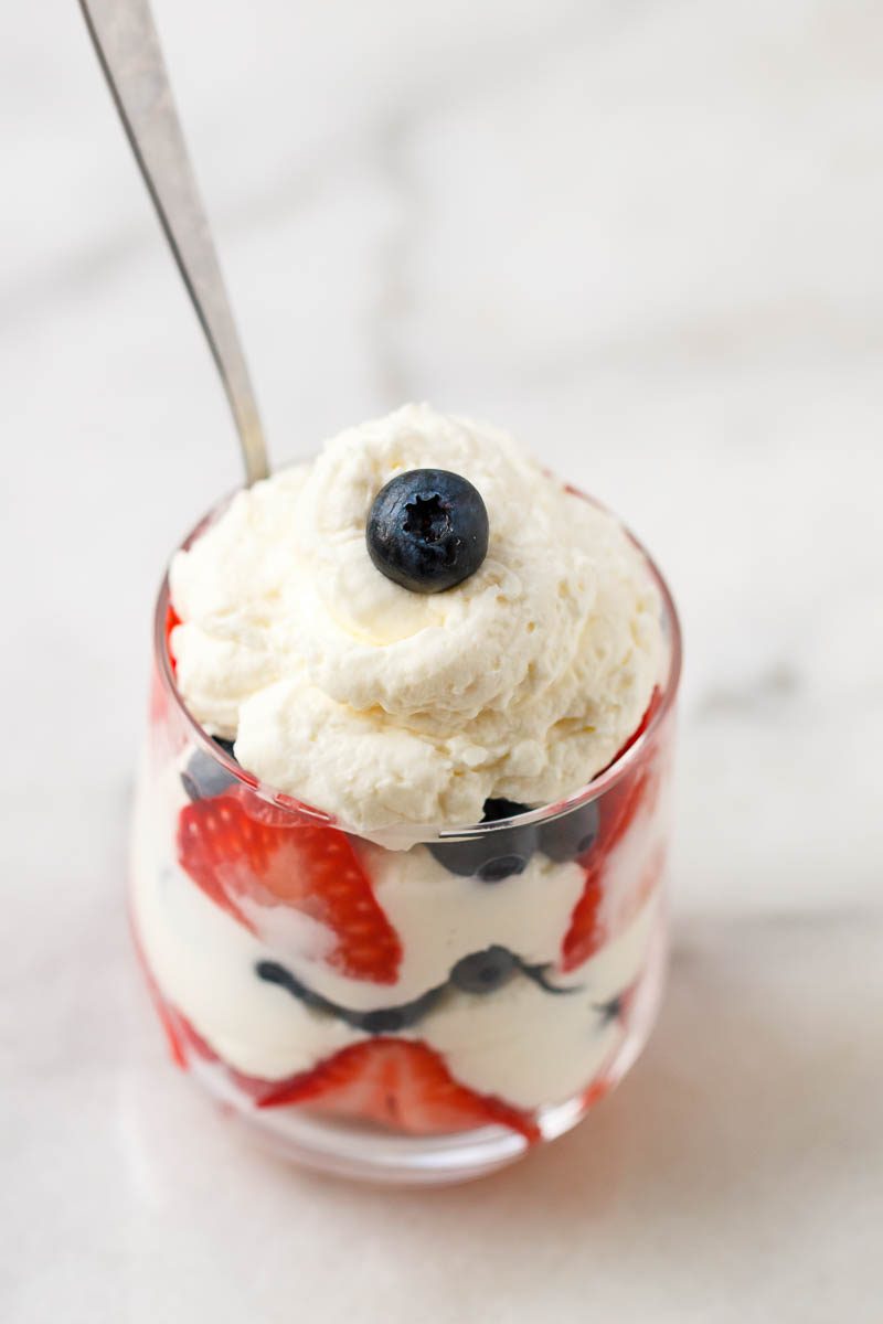 Blueberry & Strawberry Creamy Mousse - A super simple cream cheese mousse in under 5 minutes to satisfy your sweet tooth the healthy way! Low carb and keto friendly