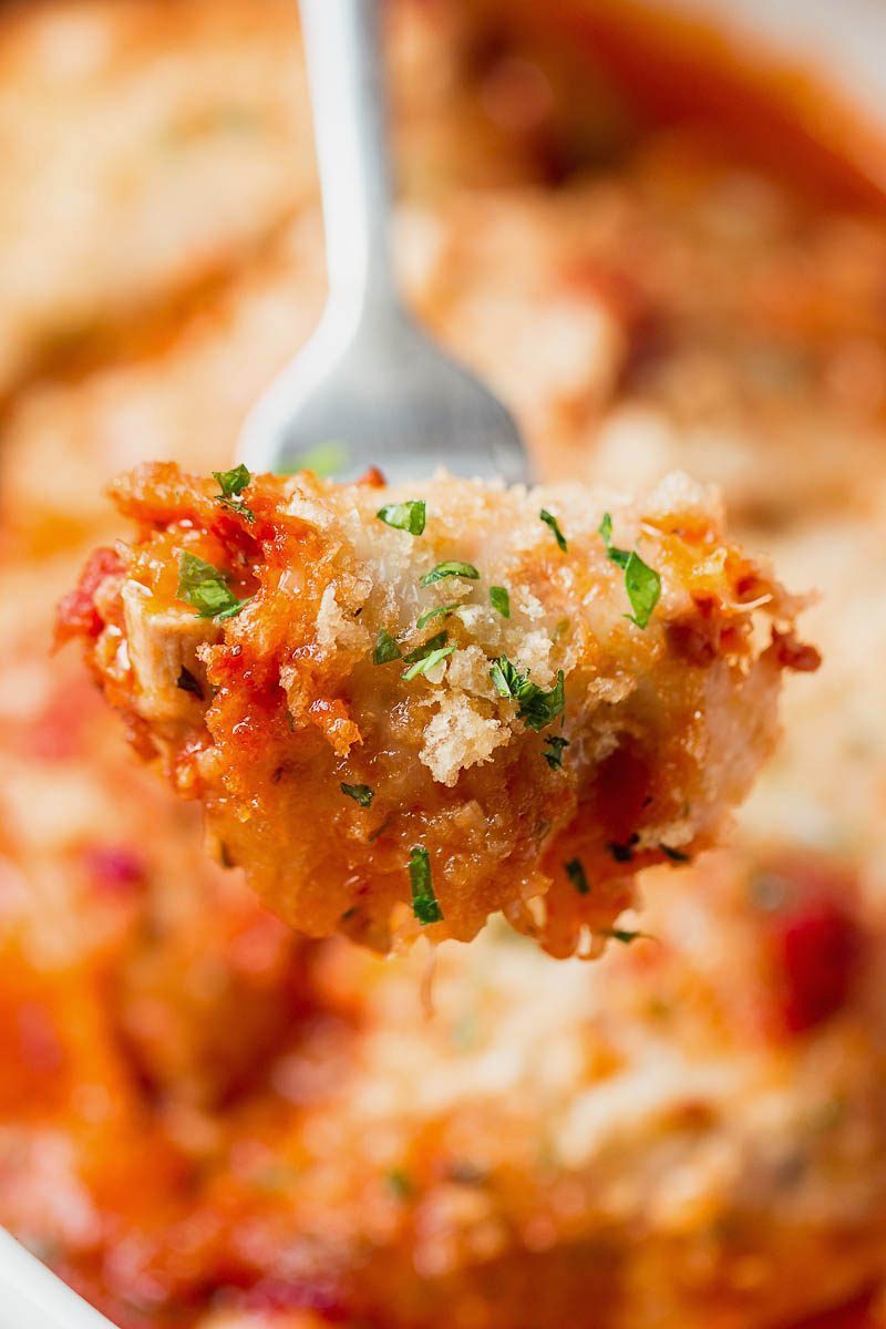 Mozzarella Parmesan Chicken Casserole - #eatwell101,#recipe Crisp and cheesy, this 30 minute keto chicken parmesan casserole is a dream come true! #Mozzarella #Parmesan #Chicken #Casserole #keto #dinner ketodinner #lowcarb low-carbdinner