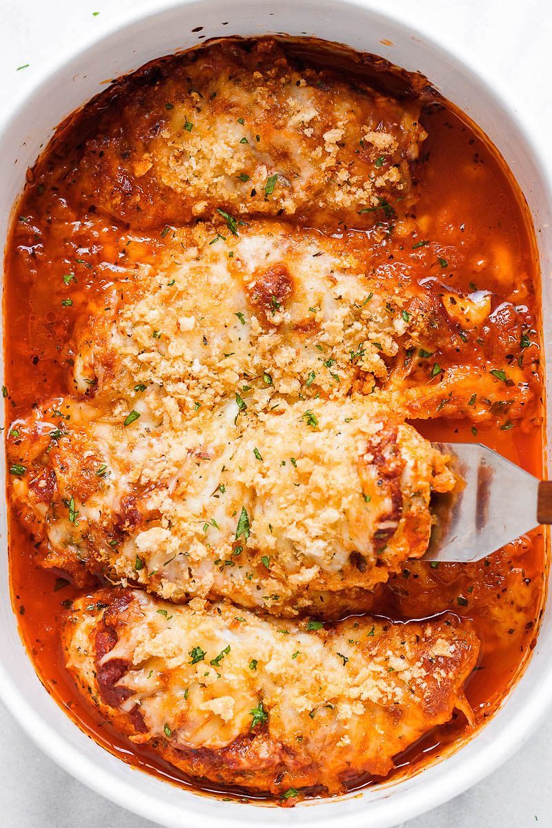 Mozzarella Parmesan Chicken Casserole - #eatwell101,#recipe Crisp and cheesy, this 30 minute keto chicken parmesan casserole is a dream come true! #Mozzarella #Parmesan #Chicken #Casserole #keto #dinner ketodinner #lowcarb low-carbdinner