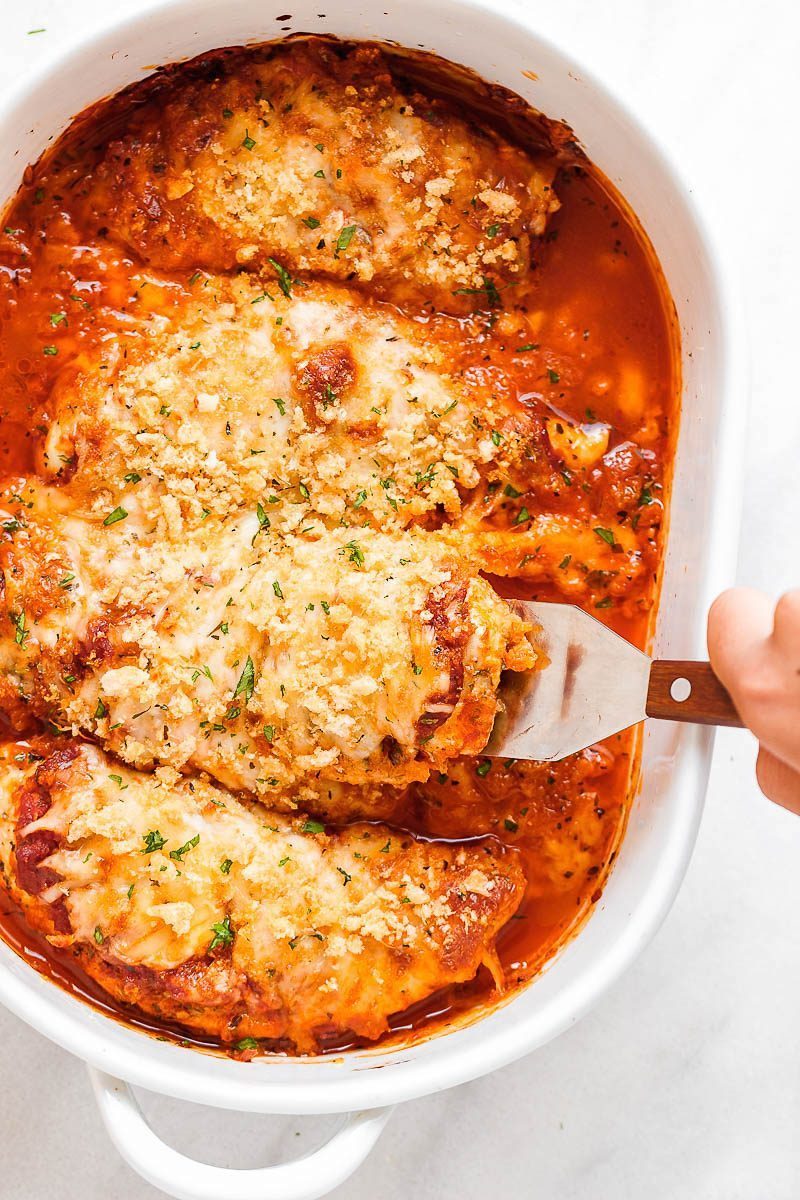 Mozzarella Parmesan Chicken Casserole - #eatwell101,#recipe Crisp and cheesy, this 30 minute keto chicken parmesan casserole is a dream come true! #Mozzarella #Parmesan #Chicken #Casserole #keto #dinner ketodinner #lowcarb low-carbdinner