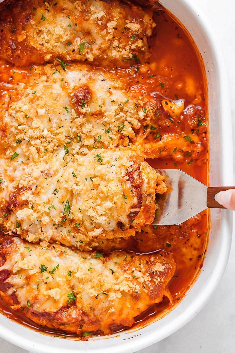 Mozzarella Parmesan Chicken Casserole - #eatwell101,#recipe Crisp and cheesy, this 30 minute keto chicken parmesan casserole is a dream come true! #Mozzarella #Parmesan #Chicken #Casserole #keto #dinner ketodinner #lowcarb low-carbdinner