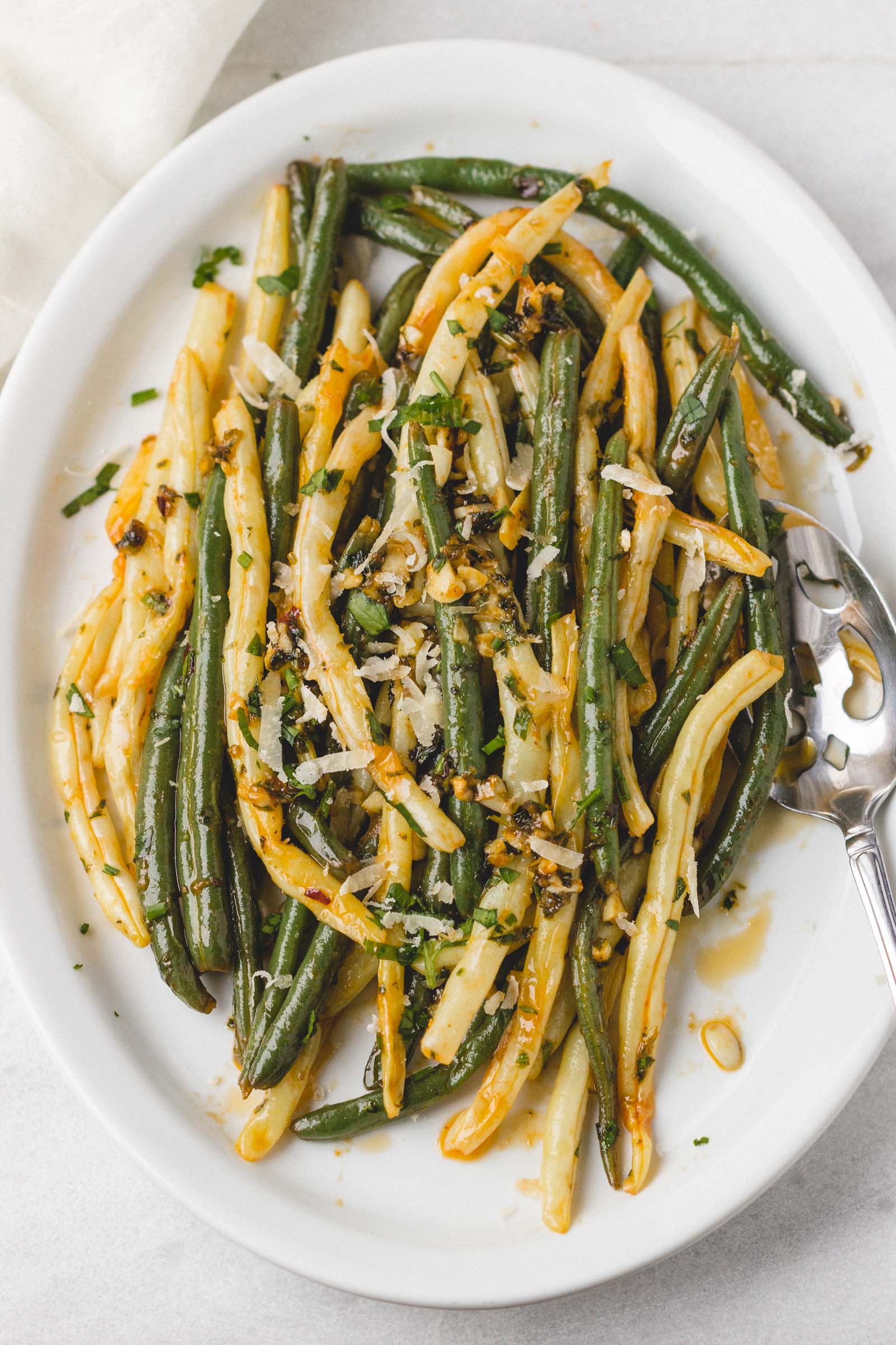 Lemon Garlic Butter Green Beans and Wax Beans Skillet - So little effort, so flavorful! This easy side dish hits all of the perfect notes.