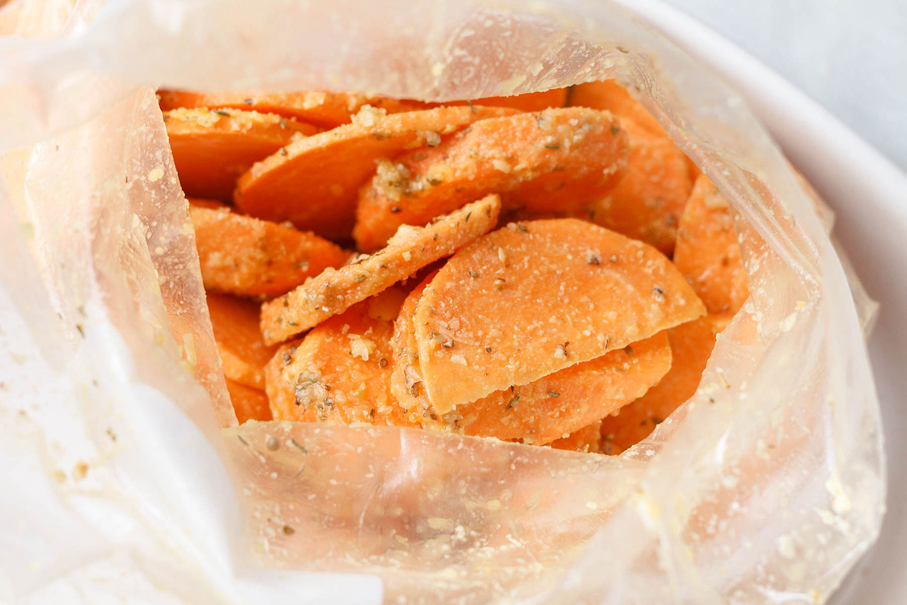 Garlic Parmesan Roasted Sweet Potatoes - #eatwell101 #recipe Tender, extra-flavorful #Roasted Sweet #Potatoes easy to make. 