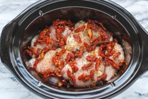 CrockPot Tuscan Garlic Chicken Thighs With Spinach and Sun-Dried Tomatoes