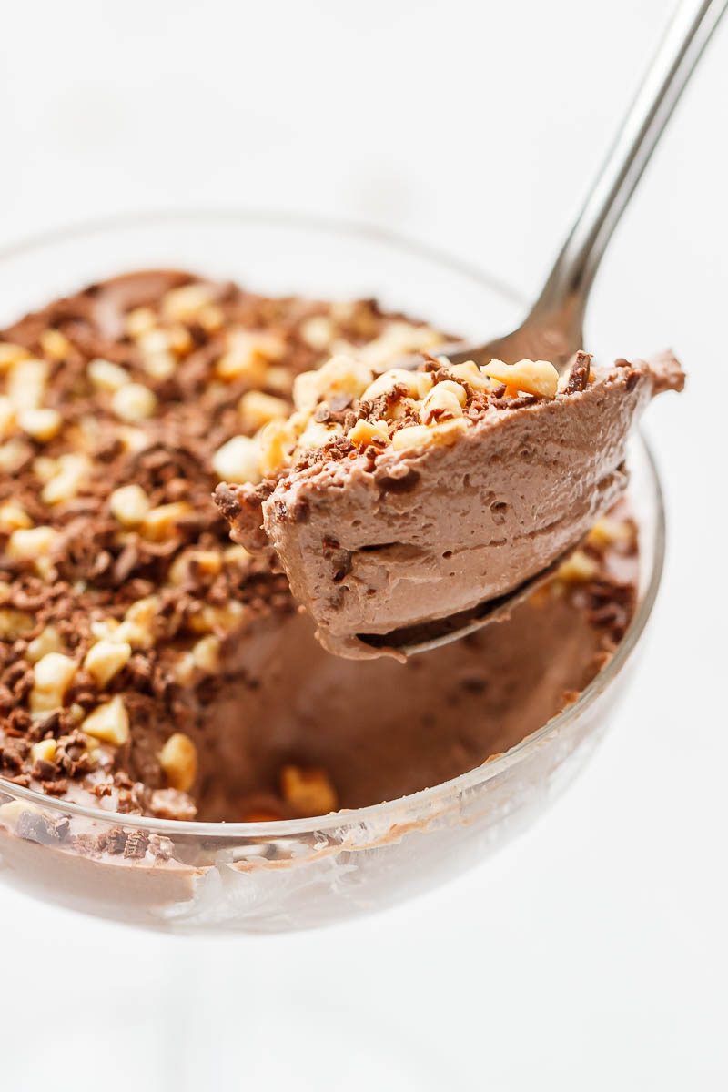 Keto Chocolate Frosty - #eatwell101 #recipe #keto #dessert #chocolate - A creamy and rich chocolate dessert with no eggs and low in carbs!