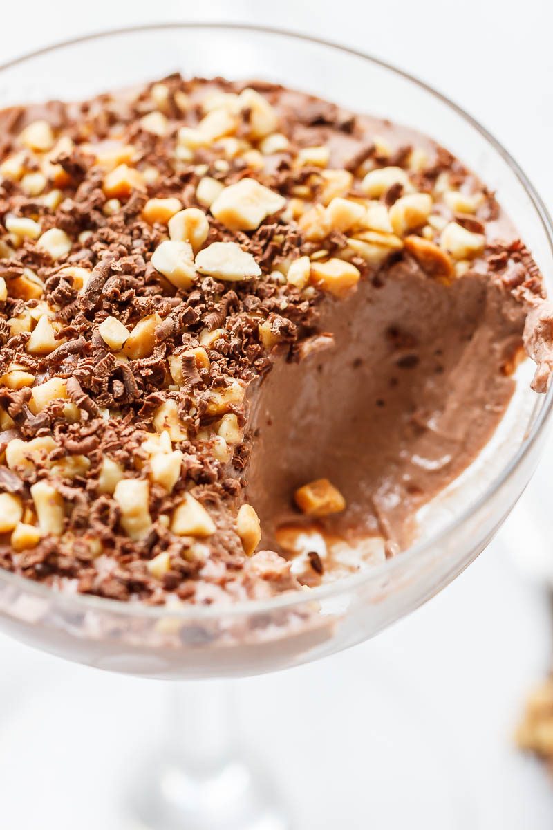 Keto Chocolate Frosty - #eatwell101 #recipe #keto #dessert #chocolate - A creamy and rich chocolate dessert with no eggs and low in carbs!