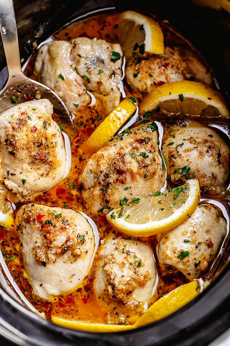 Crock Pot Lemon Garlic Butter Chicken - #Eatwell101 - Easy and delicious crock pot chicken dinner recipe with outstanding flavor! #crockpot #chicken #dinner #recipe, chicken in crock pot, chicken crockpot recipe, slow cooker chicken recipe, chicken in #slow-cooker