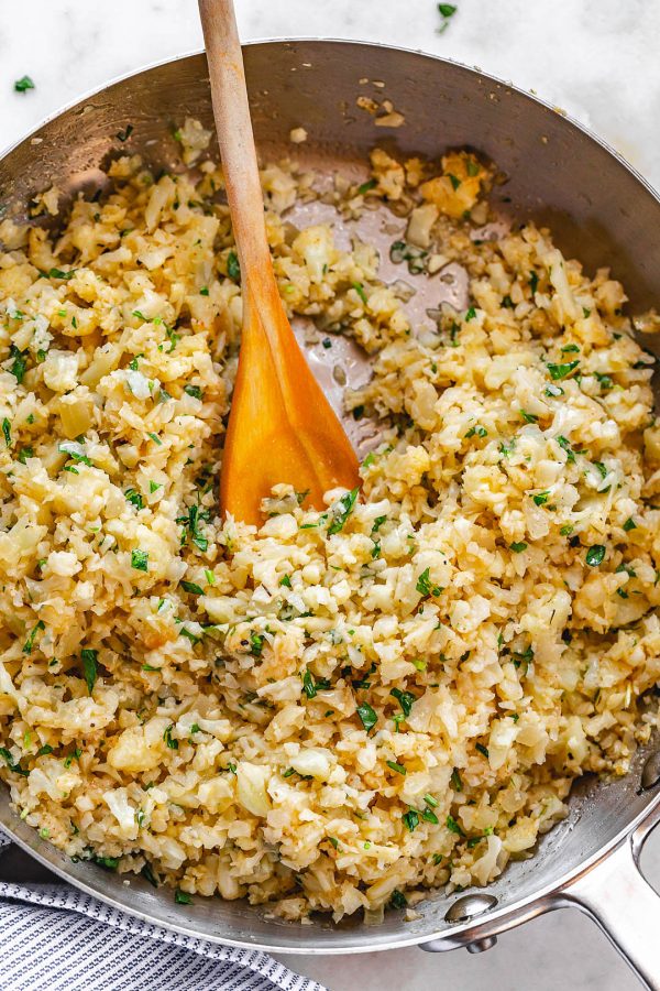 Parmesan Cauliflower Rice Skillet - #recipe by #eatwell101 - https://003.wrwe1r1zs3czx3c.workers.dev/parmesan-cauliflower-rice-skillet