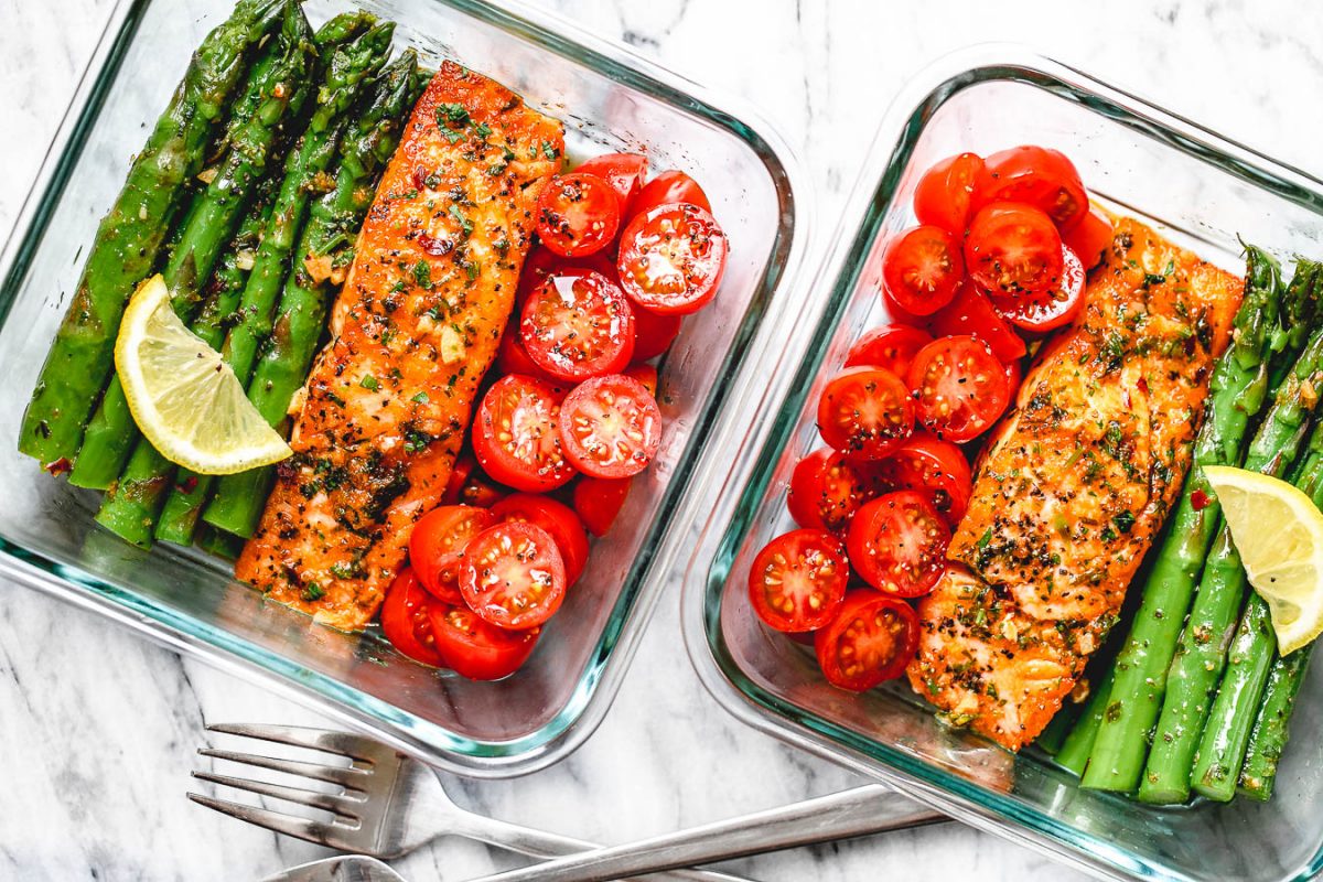 Meal-Prep Salmon and Asparagus in  (15-Minute )