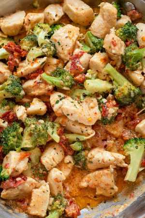 15-Minute Broccoli Chicken in Cream Cheese Sundried Tomato Sauce