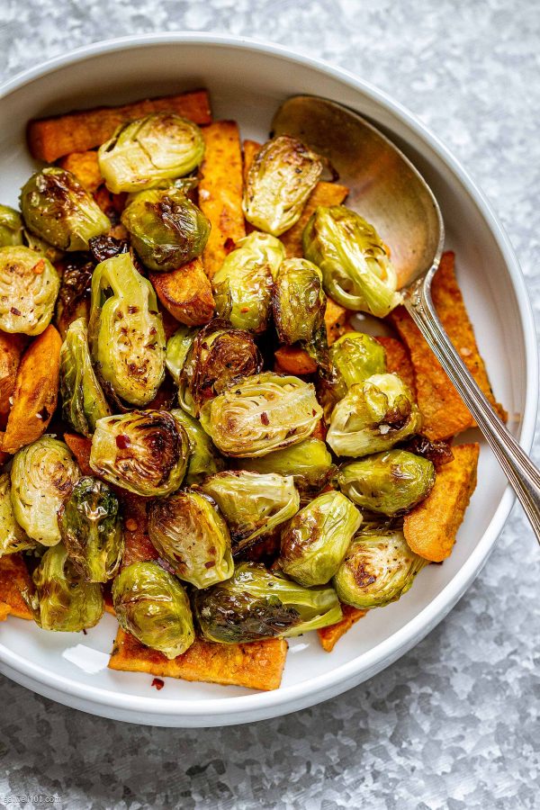 Oven-Roasted Brussels Sprouts and Sweet Potatoes - #recipe by #eatwell101 - https://003.wrwe1r1zs3czx3c.workers.dev/roasted-brussels-sprouts-sweet-potatoes-recipe