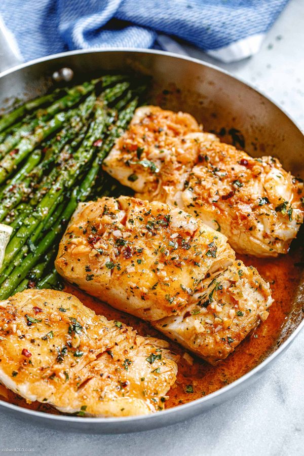 Garlic Butter Cod with Lemon Asparagus Skillet - #recipe by #eatwell101 - https://003.wrwe1r1zs3czx3c.workers.dev/garlic-butter-cod-asparagus-skillet-recipe