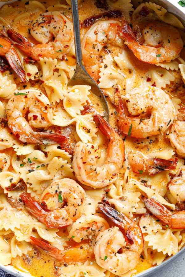 Creamy Garlic Shrimp Pasta Recipe