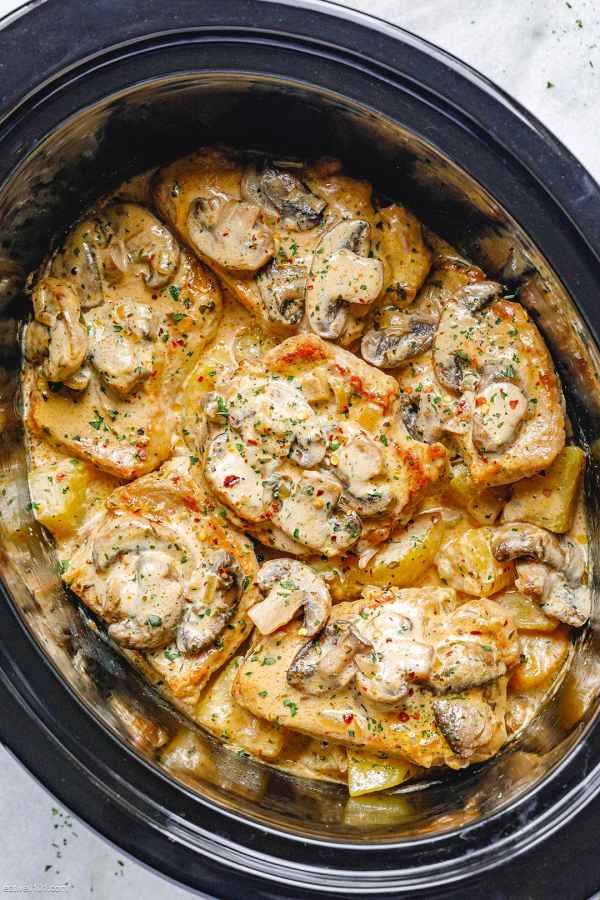 Crockpot Creamy Garlic Pork Chops Potatoes - #recipe by #eatwell101 - https://003.wrwe1r1zs3czx3c.workers.dev/crockpot-pork-chops-recipe