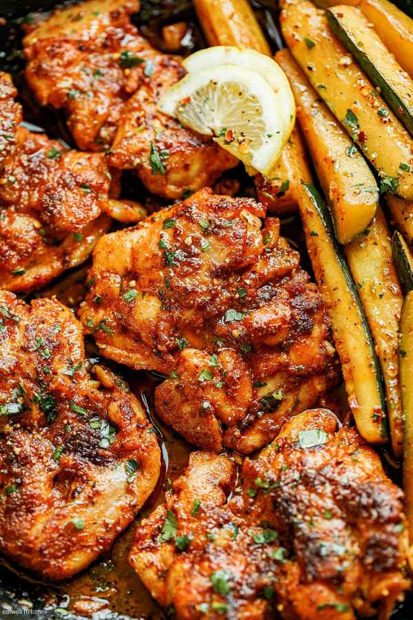 Paprika Chicken Thighs with Lemon Zucchini Skillet - #recipe by #eatwell101 - https://003.wrwe1r1zs3czx3c.workers.dev/paprika-chicken-thighs-recipe