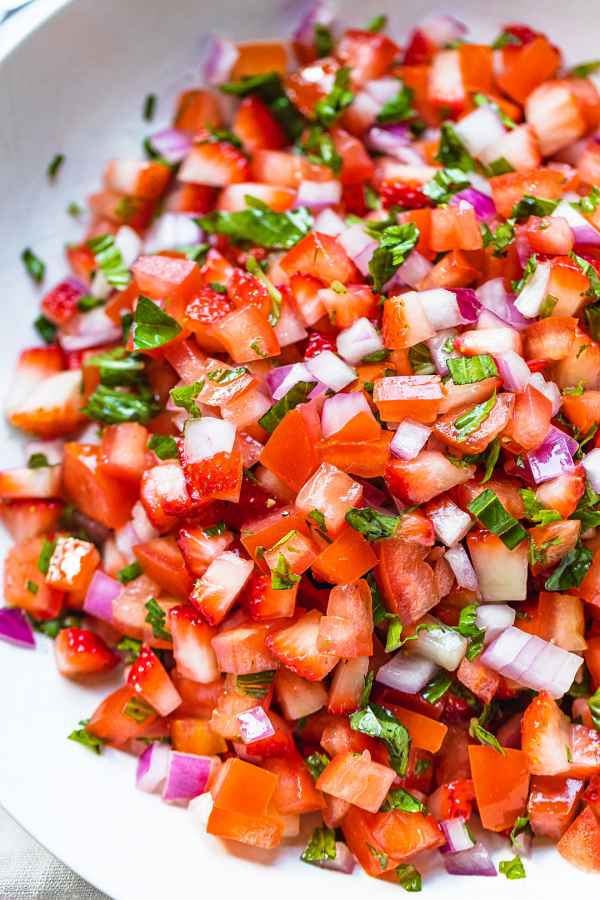 Tomato Basil Strawberry Salsa - #recipe by #eatwell101 - https://003.wrwe1r1zs3czx3c.workers.dev/tomato-basil-strawberry-salsa-recipe