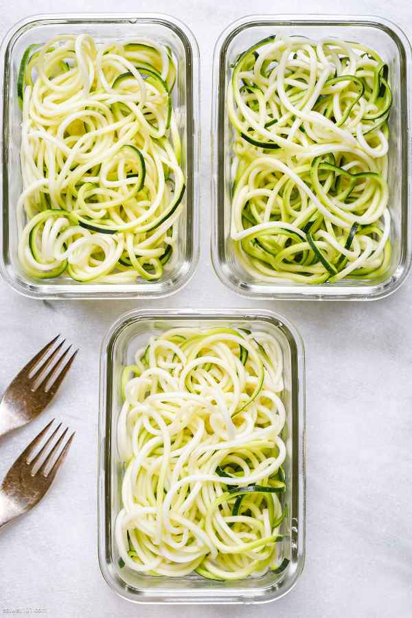 Creamy Spinach Chicken Meal Prep with Zucchini Noodles