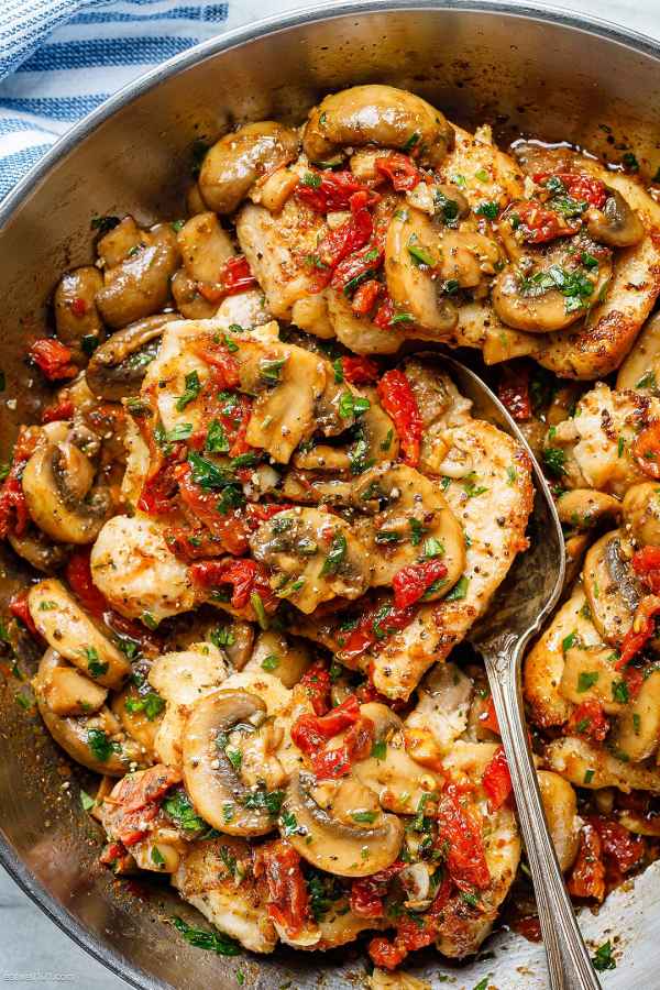Garlic Mushroom Chicken Thighs with Sun-Dried Tomatoes - #recipe by #eatwell101 - https://003.wrwe1r1zs3czx3c.workers.dev/garlic-mushroom-chicken-thighs-recipe