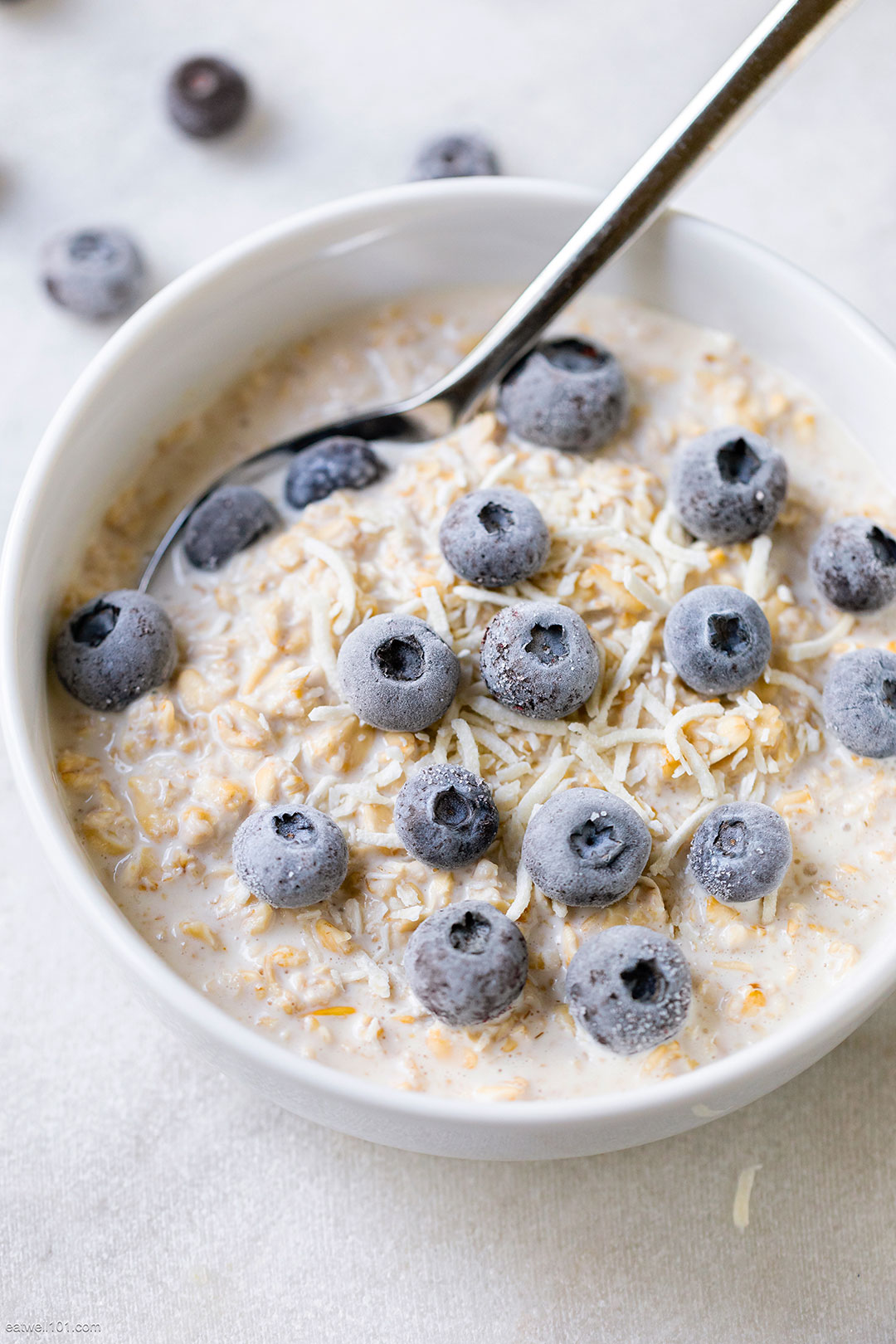 Vanilla Overnight Oats with Blueberries 1