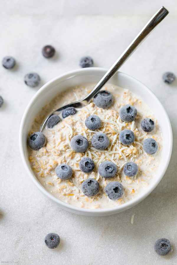 Vanilla Overnight Oats with Blueberries