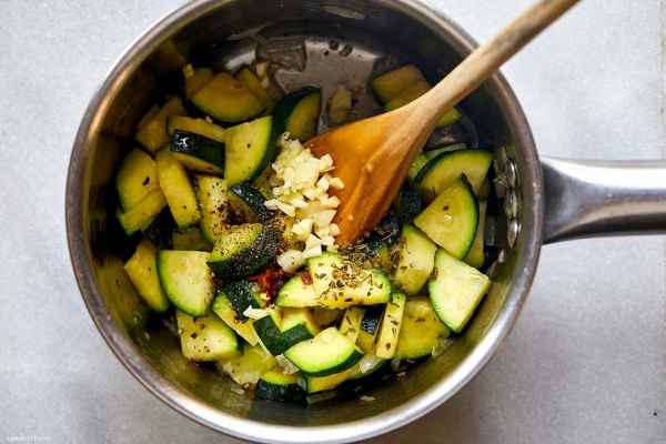 Healthy Tomato Zucchini Soup {Vegan + Gluten-Free}