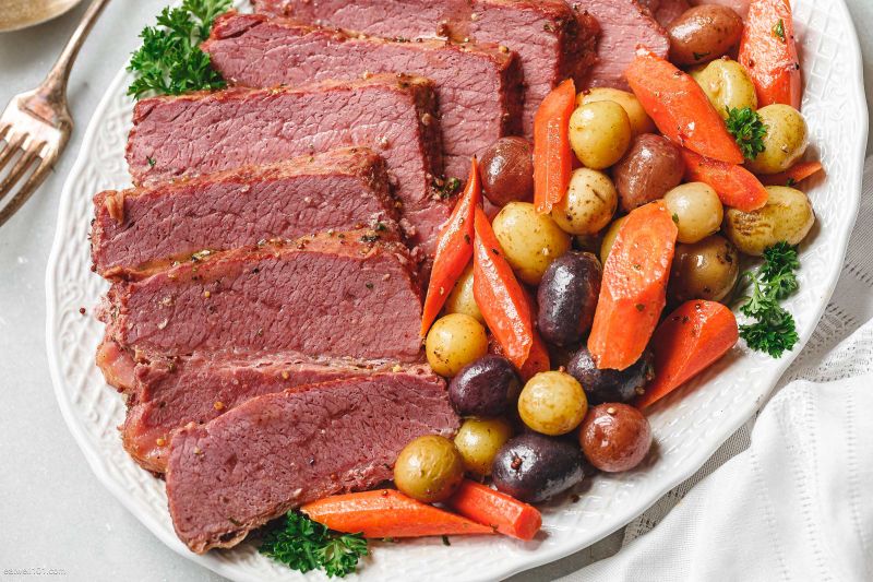 Slow Cooker Corned Beef and Potatoes