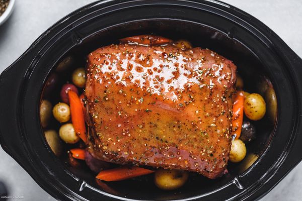 Slow Cooker Corned Beef and Potatoes