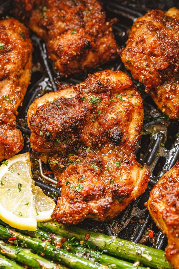 Air-Fryer Chicken Thighs and Asparagus - #recipe by #eatwell101 - https://003.wrwe1r1zs3czx3c.workers.dev/air-fryer-chicken-thighs-recipe