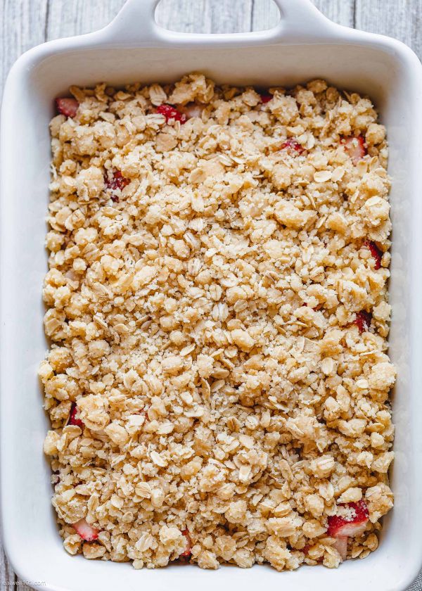 Easy Strawberry Oats Crisp
