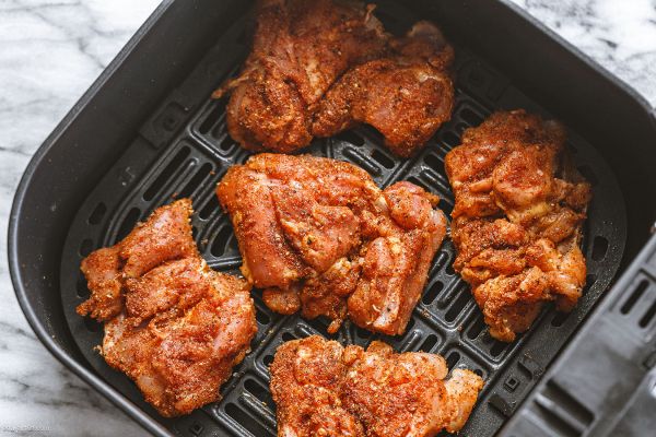 Air-Fryer Chicken Thighs and Asparagus