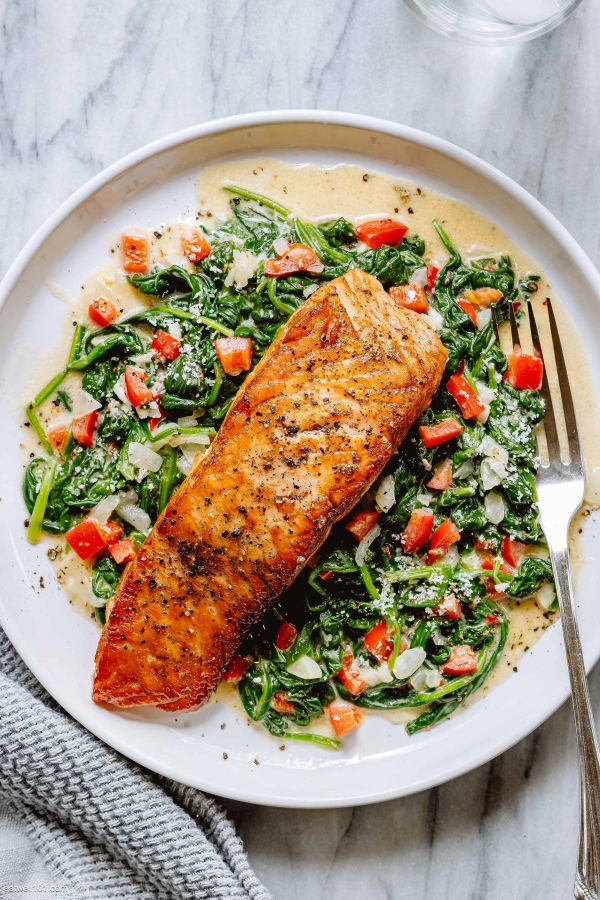Grilled Salmon Fillet with Creamy Spinach - #recipe by #eatwell101 - https://003.wrwe1r1zs3czx3c.workers.dev/grilled-salmon-recipe-with-creamy-spinach
