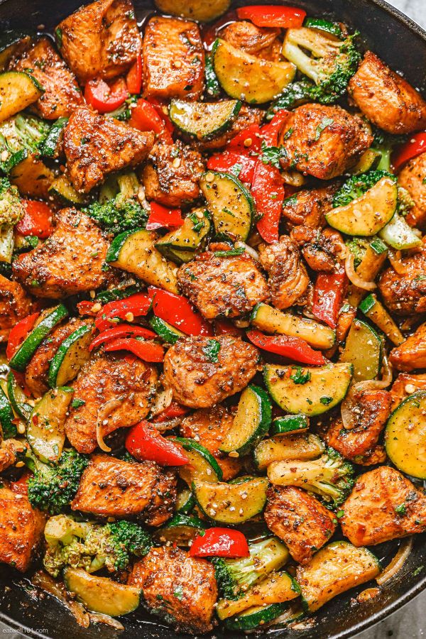 One Pot Chicken and Vegetables Skillet (Healthy & Low Carb)