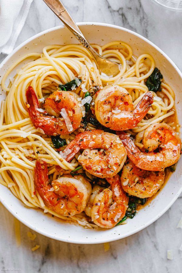 Easy Garlic Shrimp Pasta with Spinach