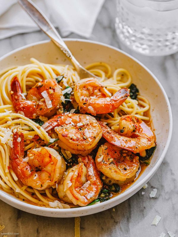 Easy Garlic Shrimp Pasta with Spinach
