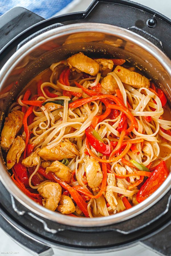 Instant Pot Chicken Pad-Thai {Gluten-Free}