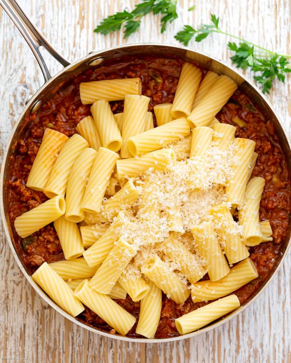 Beef Pasta in Tomato Sauce {Beef Ragu Pasta}