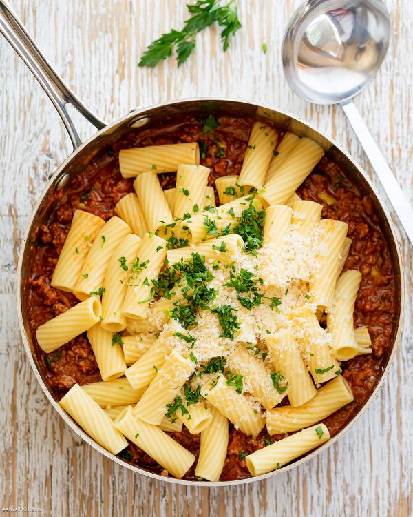 Beef Pasta in Tomato Sauce {Beef Ragu Pasta}