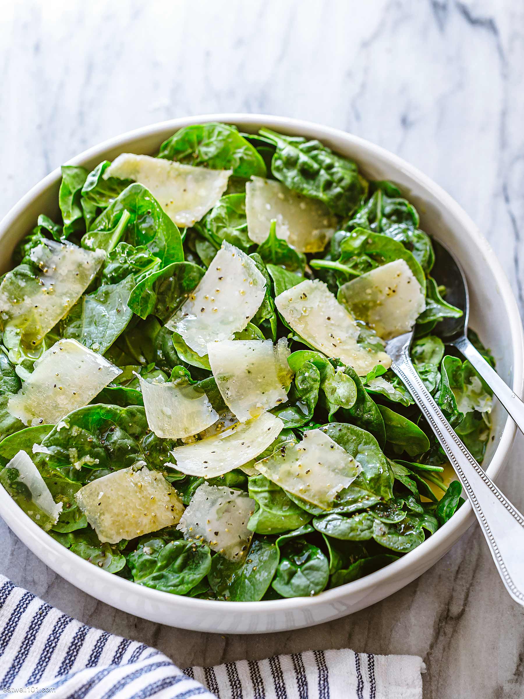 what do you serve with spinach salad