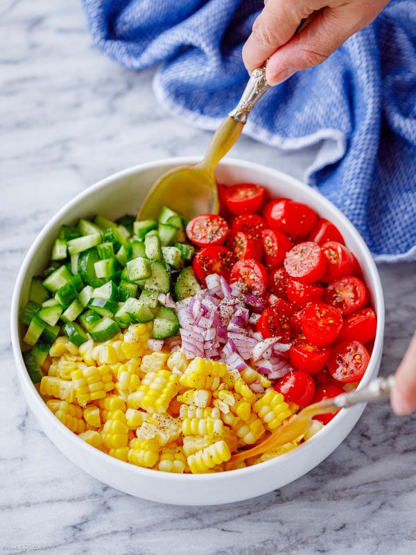 Tomato Corn Salad {Fresh & Juicy}