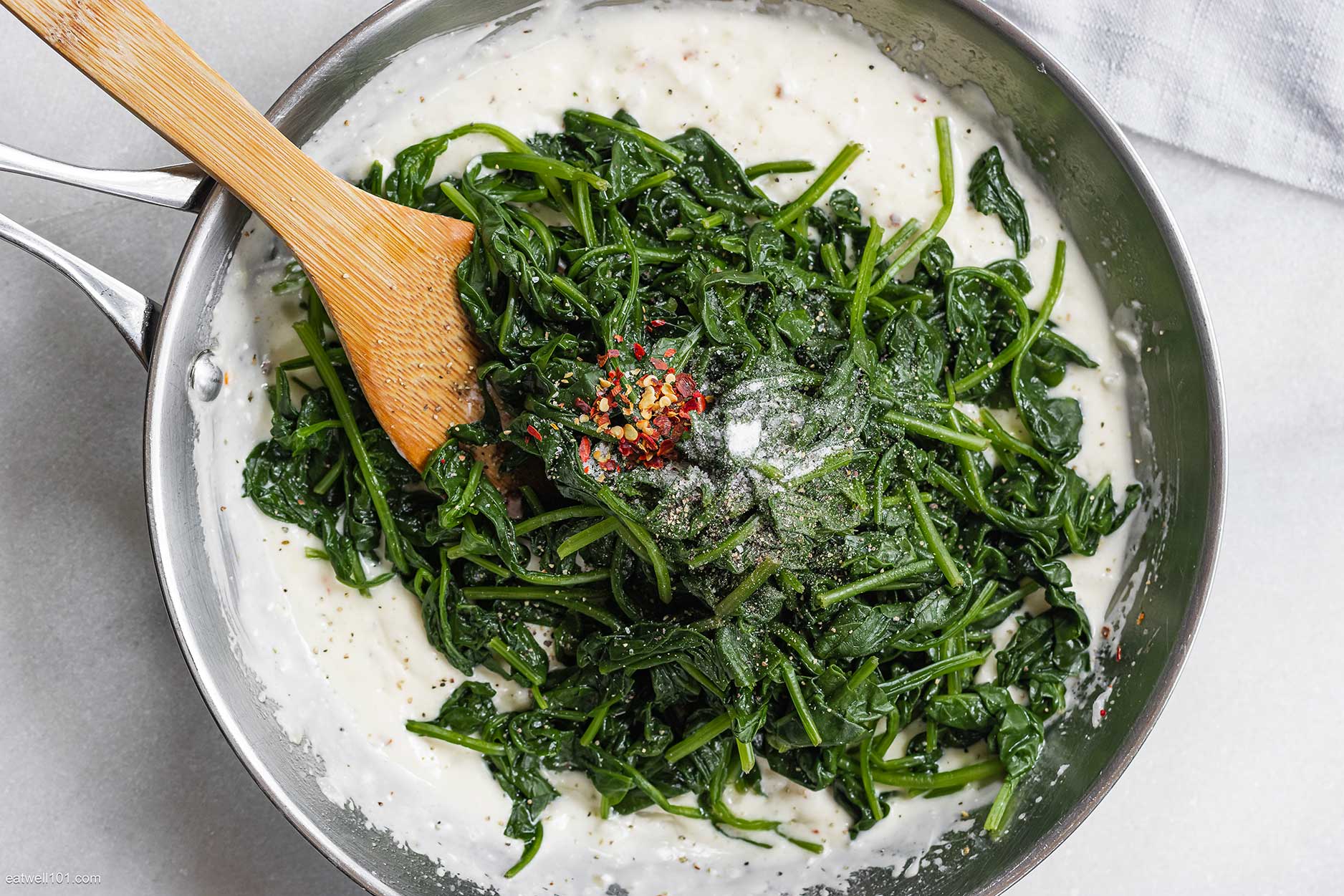 How to Make Creamy Spinach