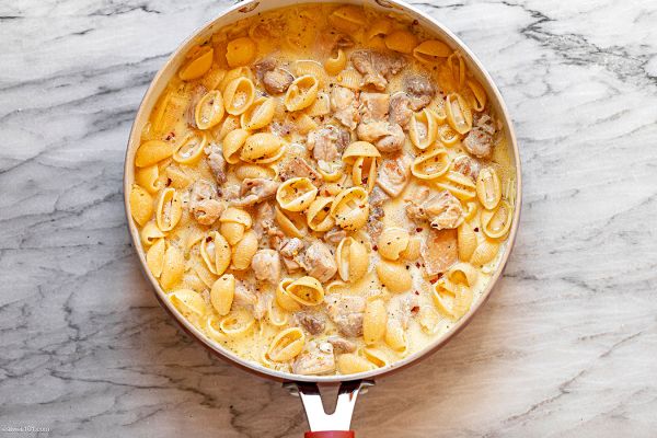 Cheesy Spinach Chicken Pasta