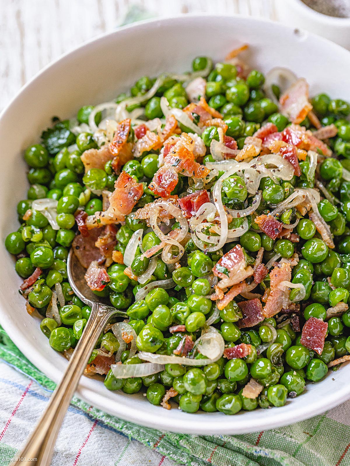 sauteed bacon with green peas