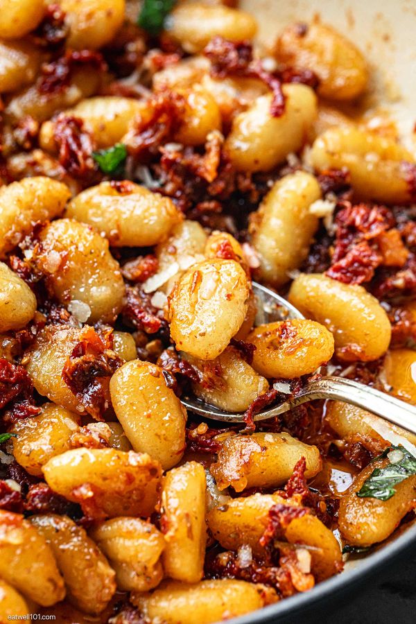 Gnocchi with Sun Dried Tomatoes - #recipe by #eatwell101 - https://003.wrwe1r1zs3czx3c.workers.dev/gnocchi-recipe